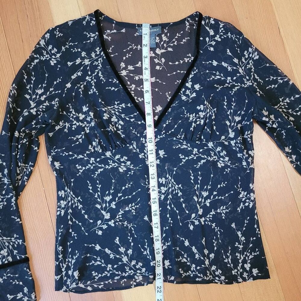 Vintage Y2K Banana Republic 100% silk‎ babydoll top dark floral whimsigoth goth - Picture 13 of 13